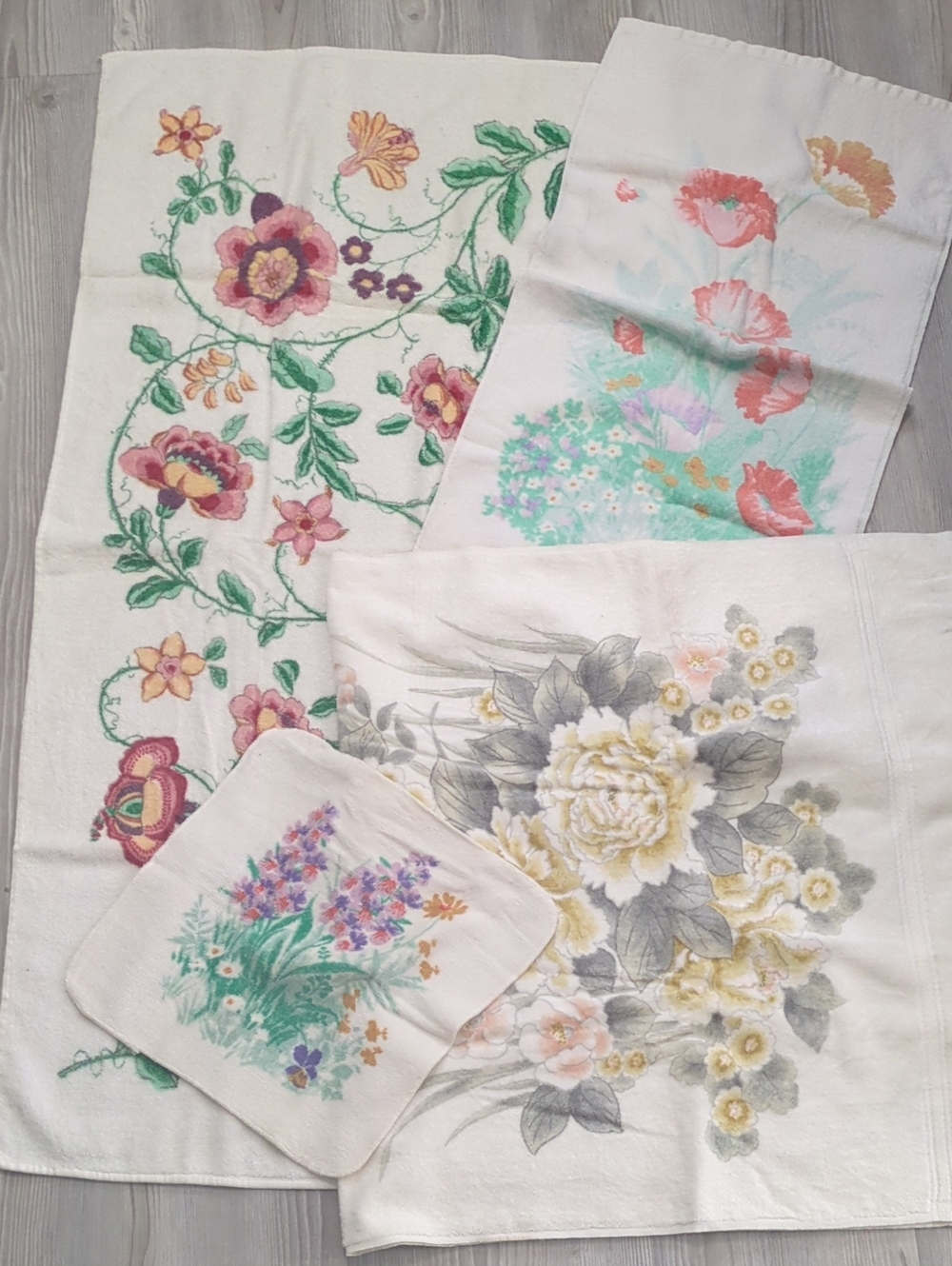 Vintage Floral Towel Bundle 4 Pc Cottagecore Bath Hand Towels Retro Flowers